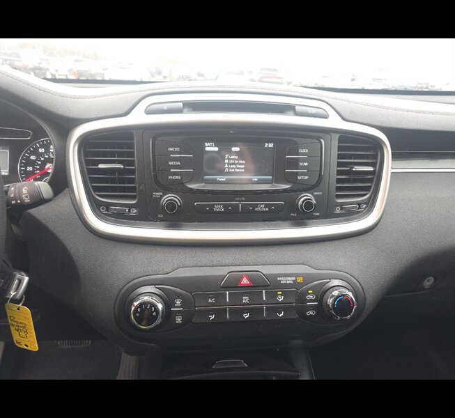 2017 Kia Sorento LX V6 - Photo 16 - San Diego, CA 92154