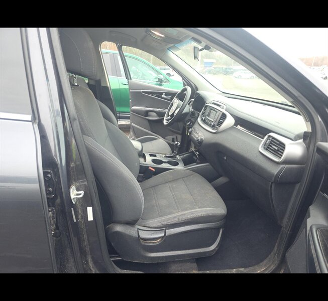 2017 Kia Sorento LX V6 - Photo 14 - San Diego, CA 92154