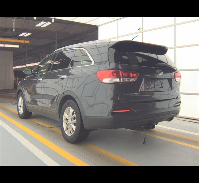 2017 Kia Sorento LX V6 - Photo 12 - San Diego, CA 92154