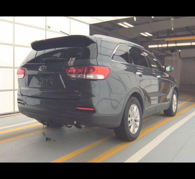 2017 Kia Sorento LX V6 - Photo 9 - San Diego, CA 92154