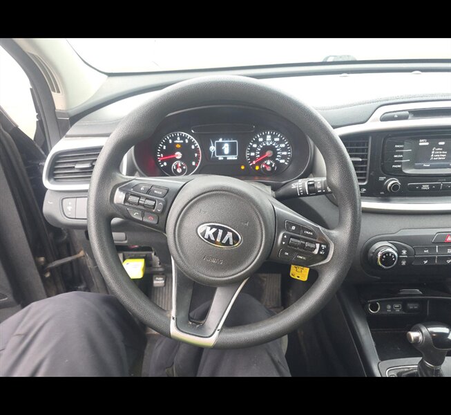 2017 Kia Sorento LX V6 - Photo 15 - San Diego, CA 92154