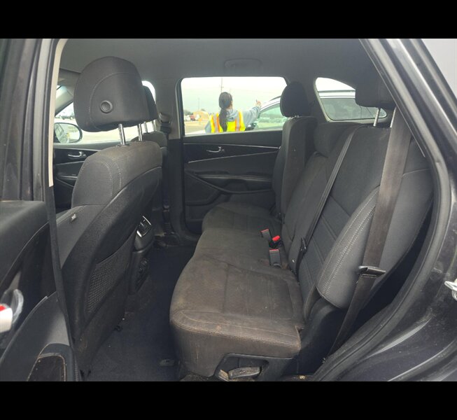 2017 Kia Sorento LX V6 - Photo 18 - San Diego, CA 92154