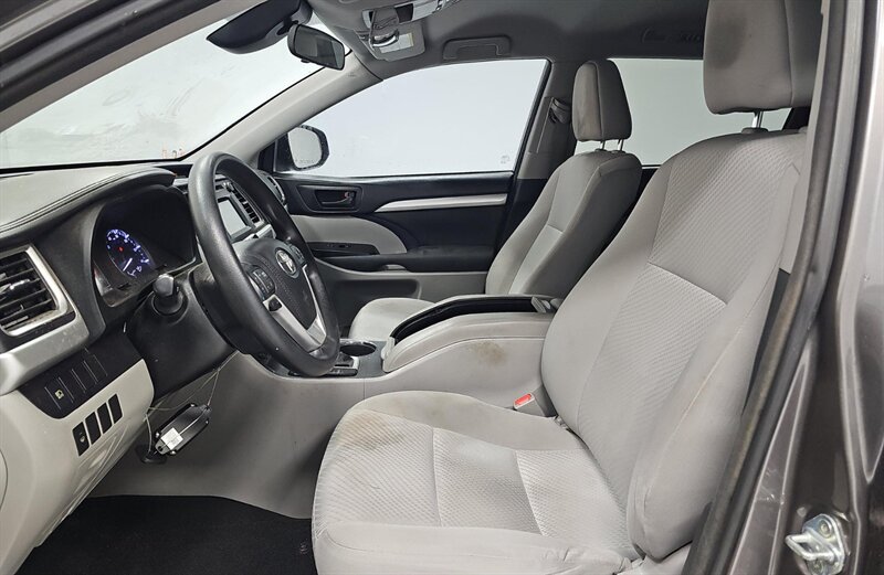 2017 Toyota Highlander LE - Photo 10 - San Diego, CA 92154