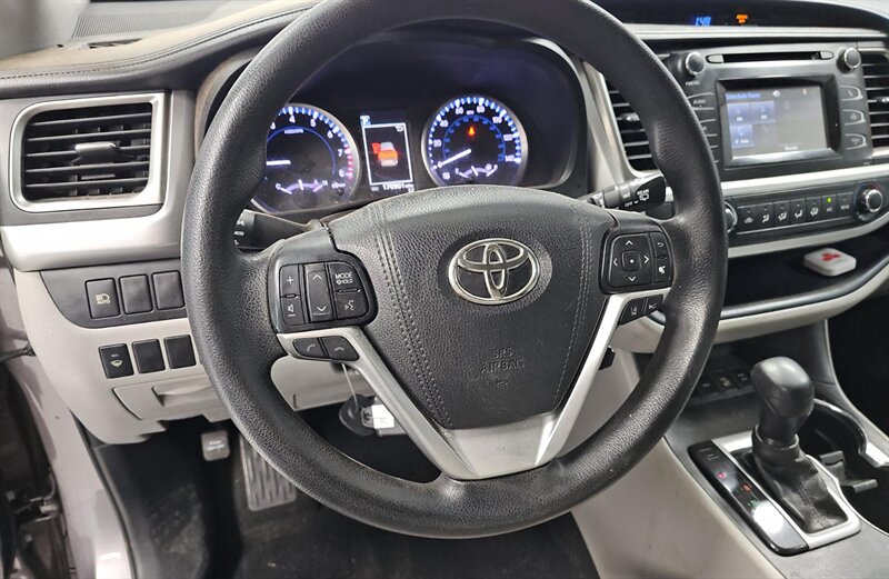 2017 Toyota Highlander LE - Photo 12 - San Diego, CA 92154