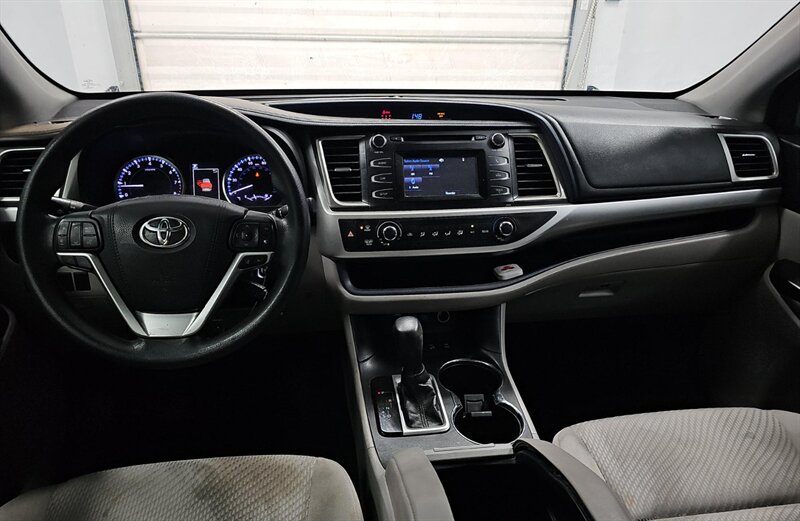 2017 Toyota Highlander LE - Photo 13 - San Diego, CA 92154