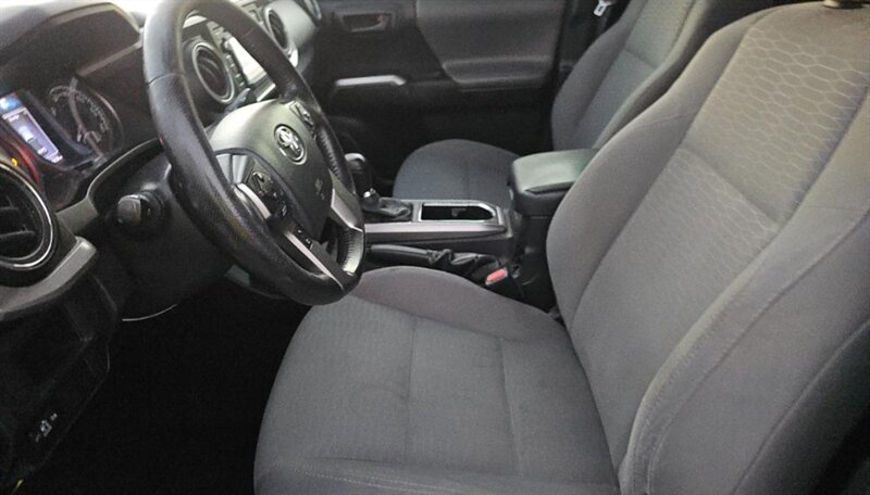 2017 Toyota Tacoma SR5 V6 - Photo 14 - San Diego, CA 92154