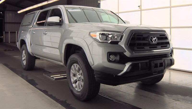 2017 Toyota Tacoma SR5 V6 - Photo 9 - San Diego, CA 92154