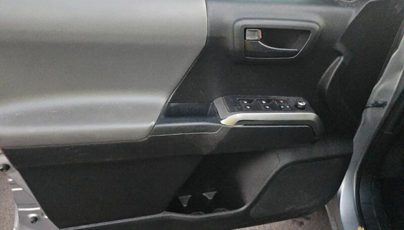 2017 Toyota Tacoma SR5 V6 - Photo 16 - San Diego, CA 92154