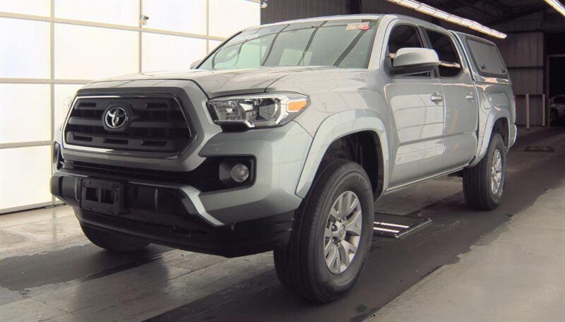 2017 Toyota Tacoma SR5 V6 - Photo 6 - San Diego, CA 92154