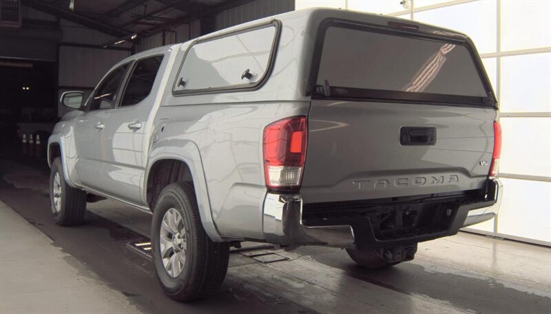 2017 Toyota Tacoma SR5 V6 - Photo 13 - San Diego, CA 92154