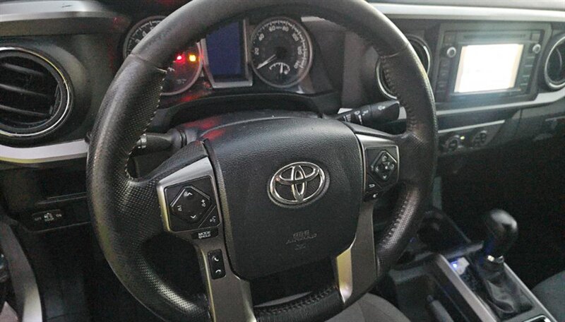 2017 Toyota Tacoma SR5 V6 - Photo 17 - San Diego, CA 92154