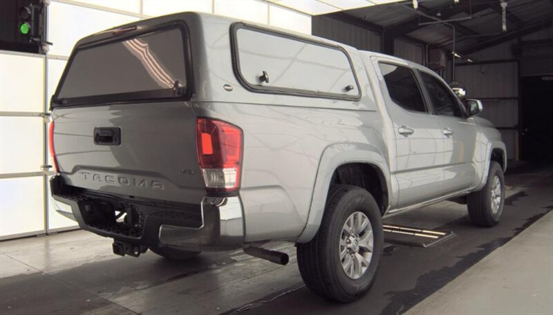 2017 Toyota Tacoma SR5 V6 - Photo 10 - San Diego, CA 92154