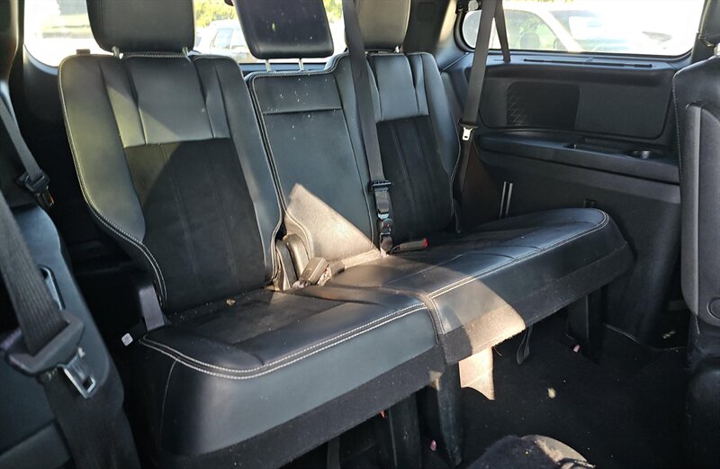 2017 Dodge Grand Caravan SXT - Photo 16 - San Diego, CA 92154