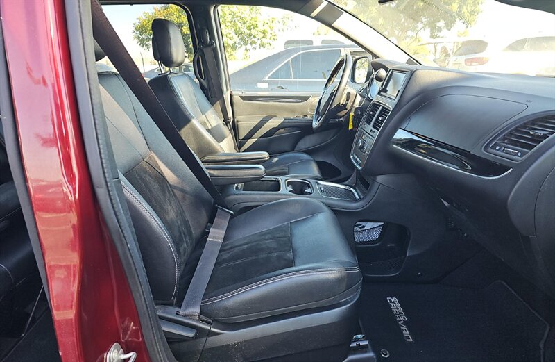 2017 Dodge Grand Caravan SXT - Photo 11 - San Diego, CA 92154
