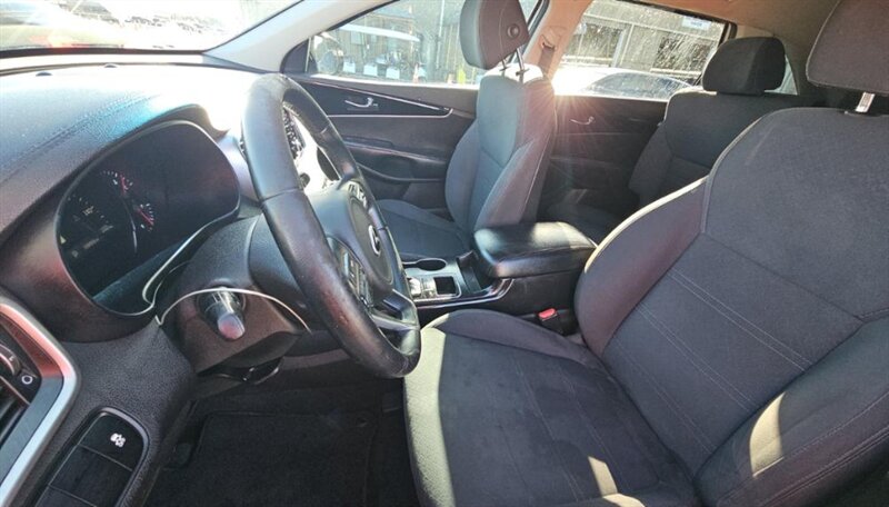 2017 Kia Sorento LX V6 - Photo 15 - San Diego, CA 92154