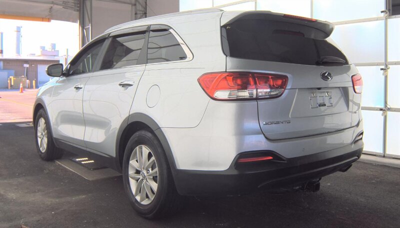 2017 Kia Sorento LX V6 - Photo 14 - San Diego, CA 92154