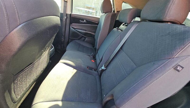 2017 Kia Sorento LX V6 - Photo 20 - San Diego, CA 92154