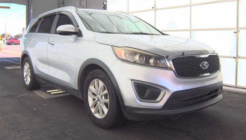 2017 Kia Sorento LX V6 - Photo 10 - San Diego, CA 92154