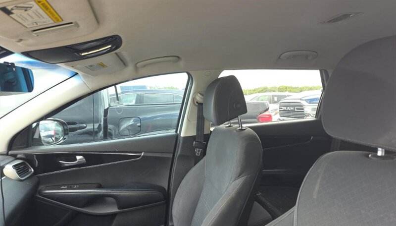 2017 Kia Sorento LX V6 - Photo 21 - San Diego, CA 92154