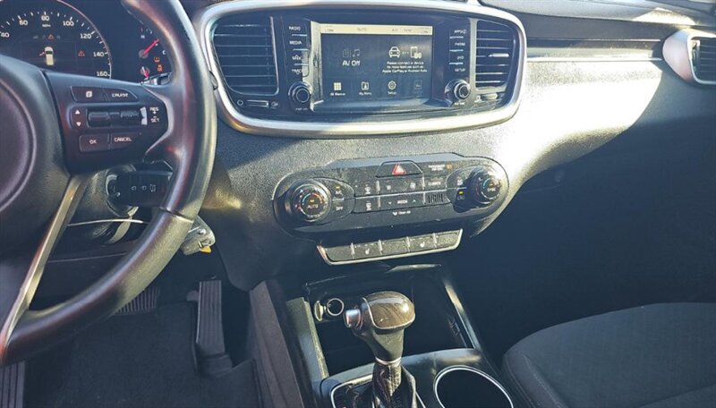 2017 Kia Sorento LX V6 - Photo 18 - San Diego, CA 92154