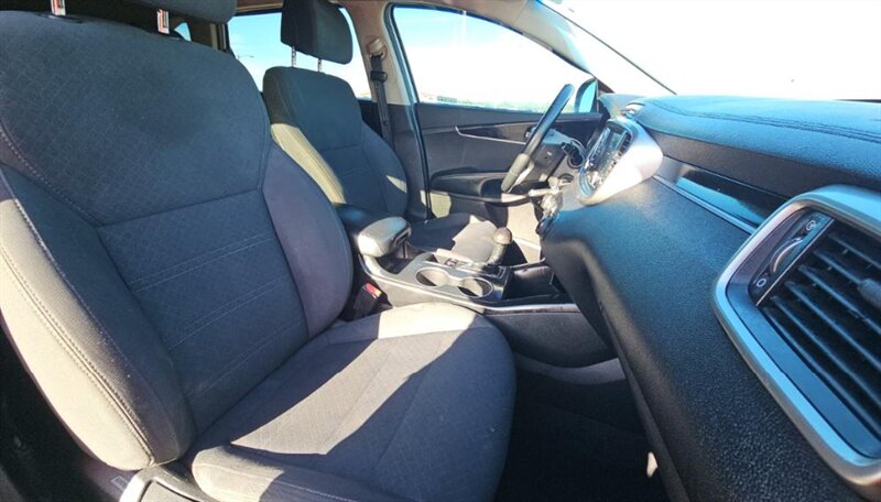2017 Kia Sorento LX V6 - Photo 16 - San Diego, CA 92154