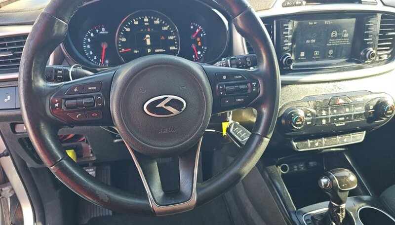 2017 Kia Sorento LX V6 - Photo 17 - San Diego, CA 92154