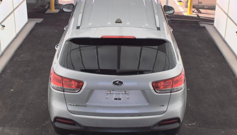 2017 Kia Sorento LX V6 - Photo 12 - San Diego, CA 92154