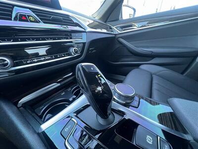 2019 BMW 5 Series 530i xDrive - Photo 14 - Inglewood, CA 90304