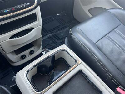 2013 Chrysler Town & Country Touring   - Photo 21 - Inglewood, CA 90304