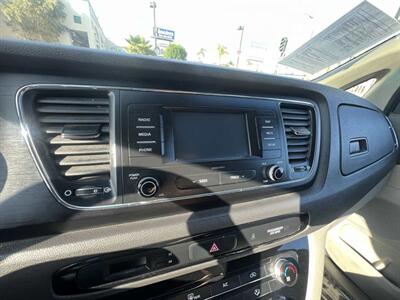2018 Kia Sedona LX - Photo 14 - Inglewood, CA 90304