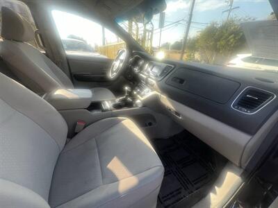 2018 Kia Sedona LX - Photo 12 - Inglewood, CA 90304