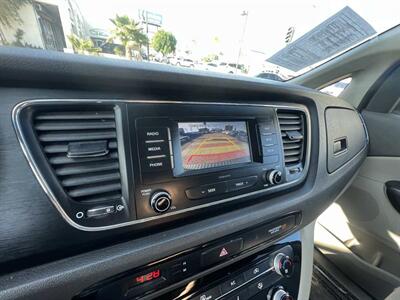 2018 Kia Sedona LX - Photo 19 - Inglewood, CA 90304
