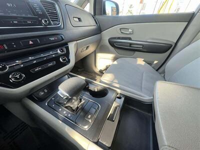 2018 Kia Sedona LX - Photo 21 - Inglewood, CA 90304