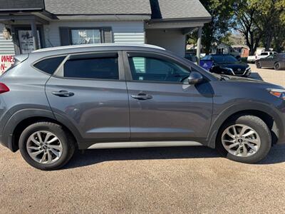 2017 Hyundai TUCSON SE   - Photo 1 - Savannah, TN 38372-9999