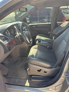 2016 Chrysler Town and Country Touring   - Photo 9 - Savannah, TN 38372-9999