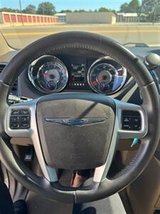 2016 Chrysler Town and Country Touring   - Photo 10 - Savannah, TN 38372-9999