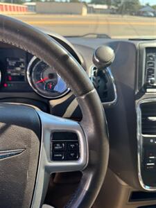 2016 Chrysler Town and Country Touring   - Photo 11 - Savannah, TN 38372-9999