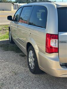2016 Chrysler Town and Country Touring   - Photo 4 - Savannah, TN 38372-9999