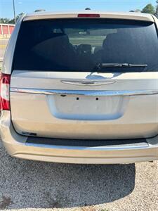 2016 Chrysler Town and Country Touring   - Photo 6 - Savannah, TN 38372-9999