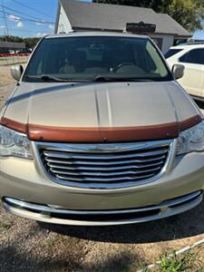 2016 Chrysler Town and Country Touring   - Photo 1 - Savannah, TN 38372-9999