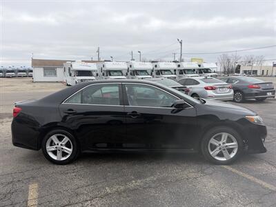 2013 Toyota Camry SE   - Photo 4 - East Dundee, IL 60118