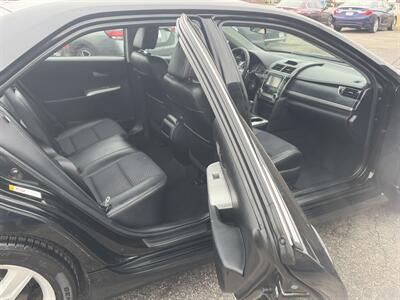 2013 Toyota Camry SE   - Photo 8 - East Dundee, IL 60118