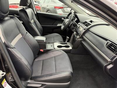 2013 Toyota Camry SE   - Photo 10 - East Dundee, IL 60118