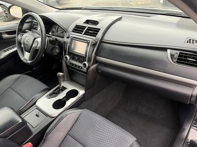 2013 Toyota Camry SE   - Photo 11 - East Dundee, IL 60118
