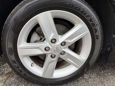 2013 Toyota Camry SE   - Photo 16 - East Dundee, IL 60118