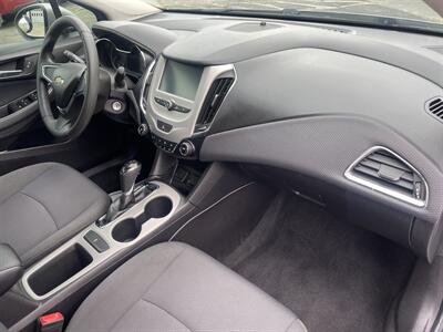 2018 Chevrolet Cruze LS - Photo 12 - East Dundee, IL 60118