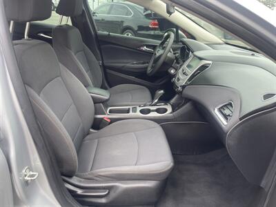 2018 Chevrolet Cruze LS - Photo 11 - East Dundee, IL 60118