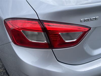 2018 Chevrolet Cruze LS - Photo 19 - East Dundee, IL 60118