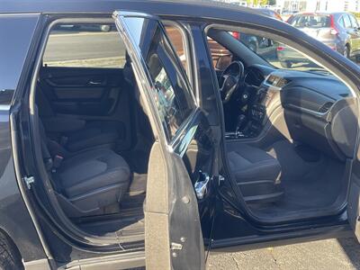 2016 Chevrolet Traverse LT - Photo 9 - East Dundee, IL 60118