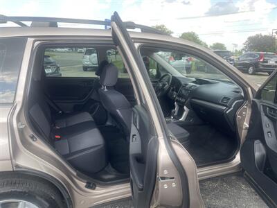 2015 Subaru Forester 2.5i - Photo 9 - East Dundee, IL 60118